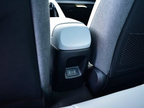 New 2026 Hyundai Elantra Limited FWD image 25