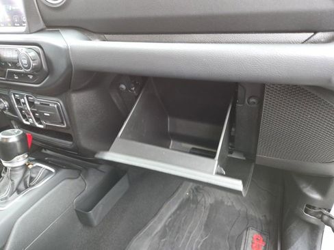 Used 2022 Jeep Gladiator Overland w/ Cold Weather Group image 53