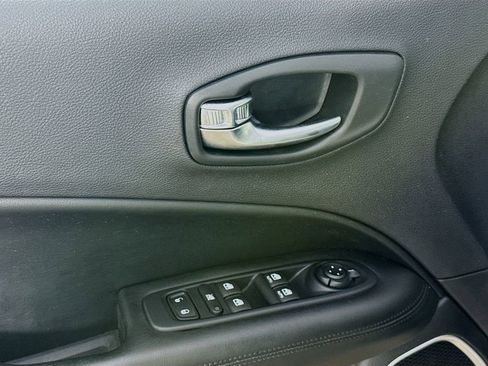 Used 2019 Jeep Compass Latitude AWD/4WD image 22