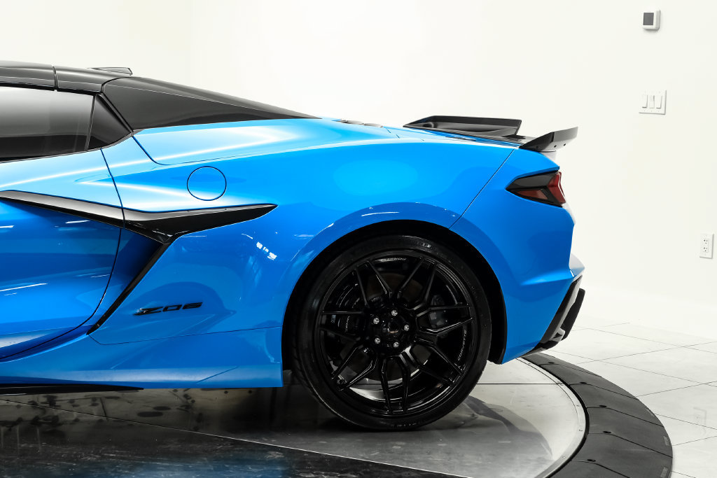 Used 2025 Chevrolet Corvette Z06 RWD image 22