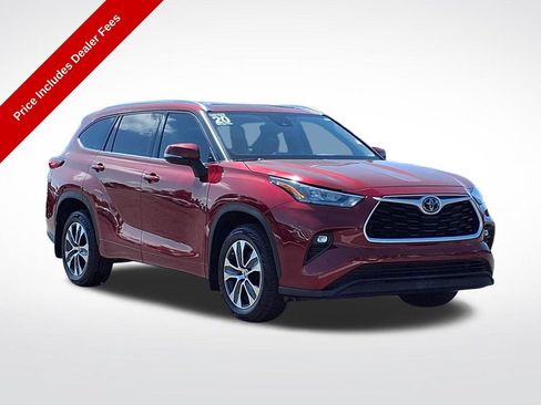 Used 2020 Toyota Highlander XLE AWD/4WD image 1