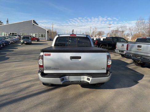 Used 2011 Toyota Tacoma 4WD Double V6 AT (Natl) w/ TRD Sport Pkg image 3