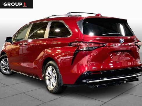 Certified 2022 Toyota Sienna Limited image 11