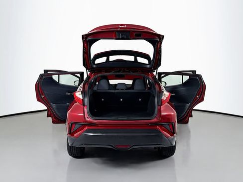 Used 2018 Toyota C-HR XLE FWD image 21