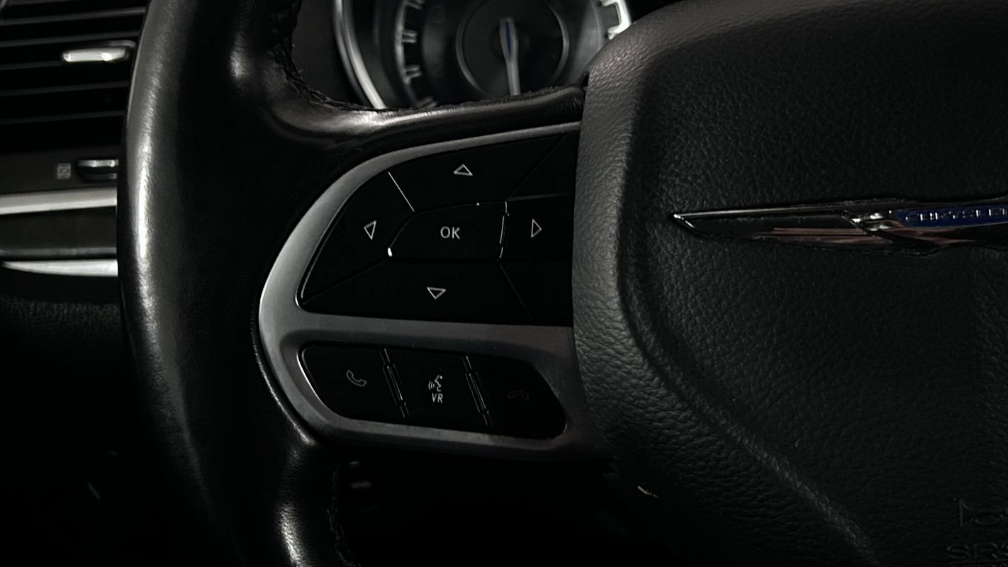 Used 2020 Chrysler 300 Limited AWD/4WD image 12