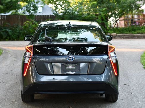 Used 2018 Toyota Prius Two image 5