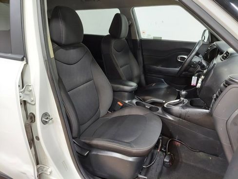 Used 2019 Kia Soul image 16