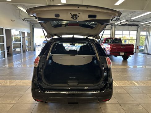 Used 2016 Nissan Rogue SV image 25