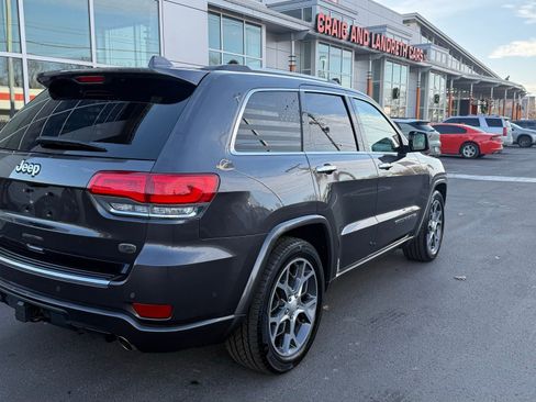 Used 2019 Jeep Grand Cherokee Overland image 2