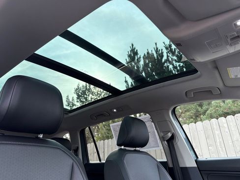 Used 2019 Volkswagen Tiguan SE w/ Panoramic Sunroof Package image 23