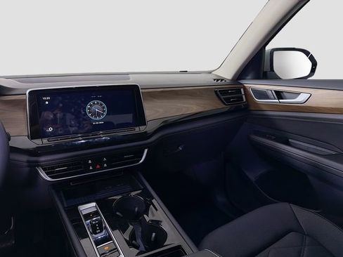 New 2025 Volkswagen Atlas SE image 23