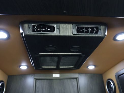 Used 2022 Mercedes-Benz Sprinter 2500 image 21