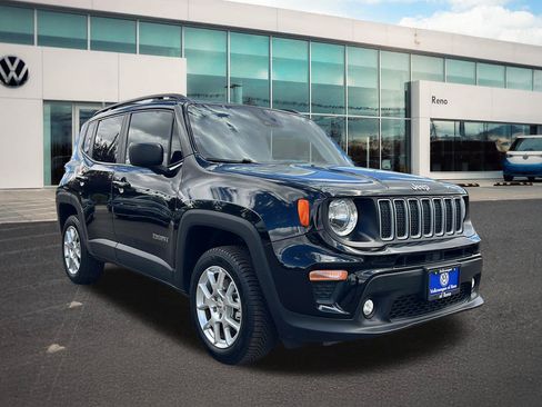 Used 2022 Jeep Renegade Latitude w/ Convenience Group AWD/4WD image 3