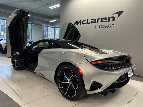 Used 2026 McLaren 750S Spider image 21