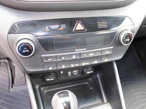 Used 2019 Hyundai Tucson Limited AWD/4WD image 16