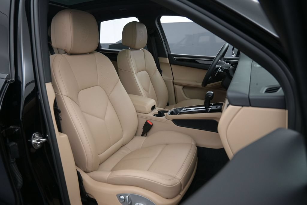 Certified 2026 Porsche Macan AWD/4WD image 29