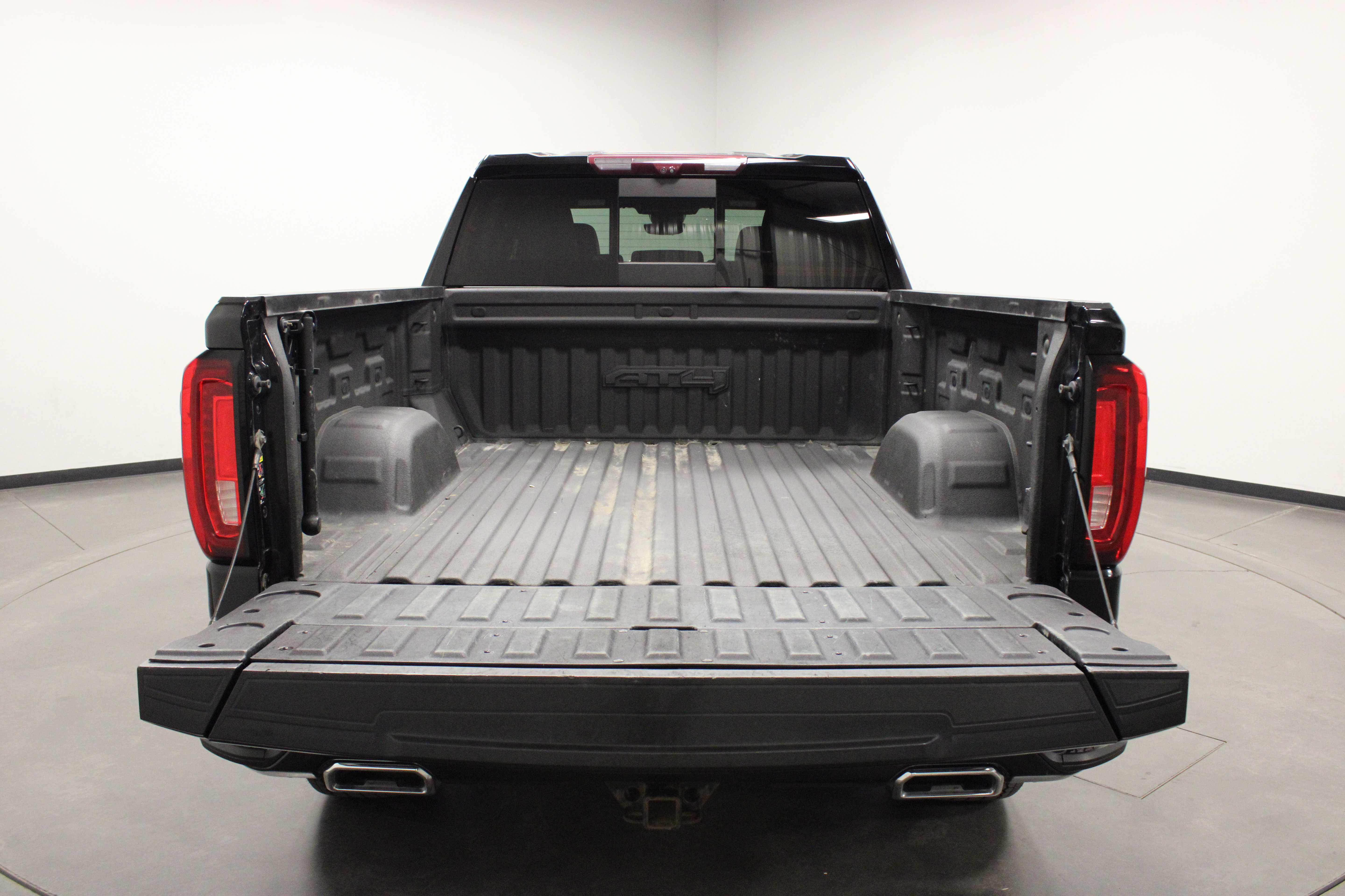 Used 2023 GMC Sierra 1500 AT4 w/ Technology Package AWD/4WD image 13
