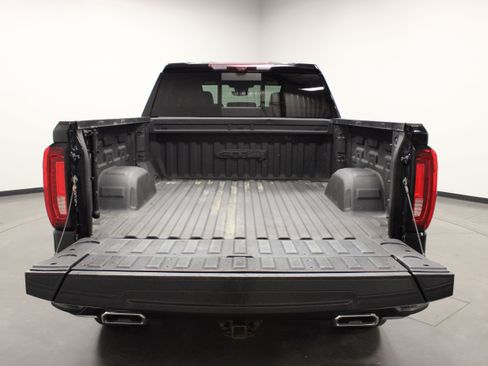 Used 2023 GMC Sierra 1500 AT4 w/ Technology Package AWD/4WD image 13
