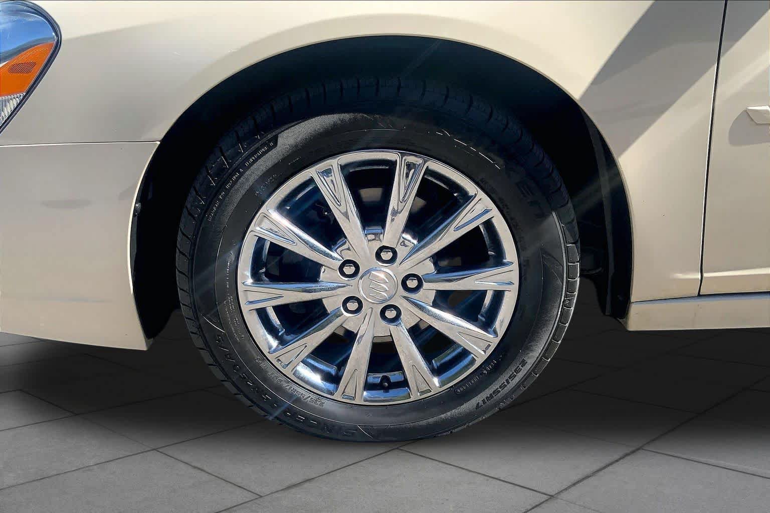 Used 2010 Buick Lucerne CXL FWD image 10