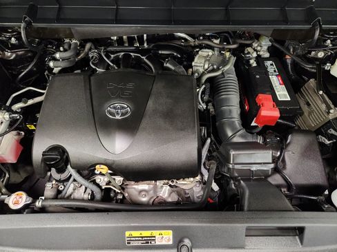 Used 2021 Toyota Highlander XLE FWD image 53