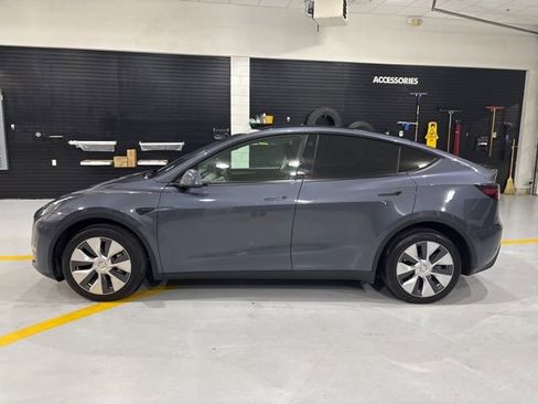 Used 2023 Tesla Model Y Long Range image 5