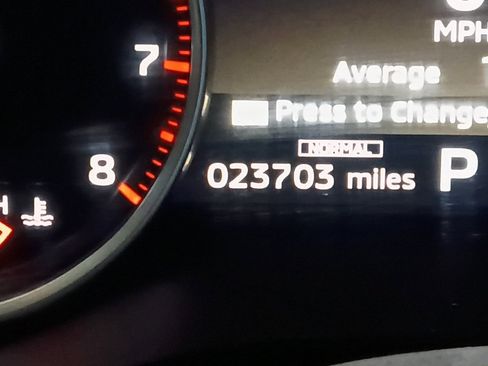 Used 2025 Mitsubishi Outlander SE image 2