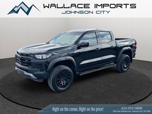 Used 2024 Chevrolet Colorado Trail Boss w/ Technology Package image 2