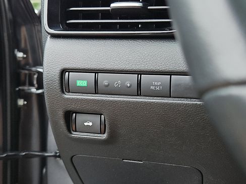Certified 2022 Nissan Sentra SV w/ All-Weather Package FWD image 23