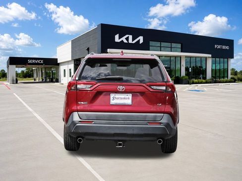 Used 2019 Toyota RAV4 LE w/ All Weather Liner Package FWD image 6