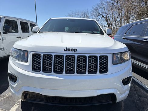 Used 2015 Jeep Grand Cherokee Altitude image 2