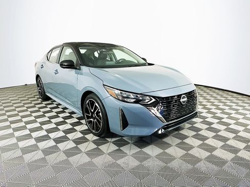 Used 2024 Nissan Sentra SR w/ SR Premium Package image 3