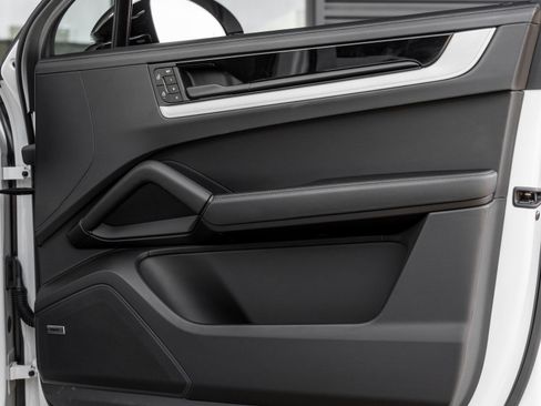 Certified 2025 Porsche Cayenne S AWD/4WD image 42