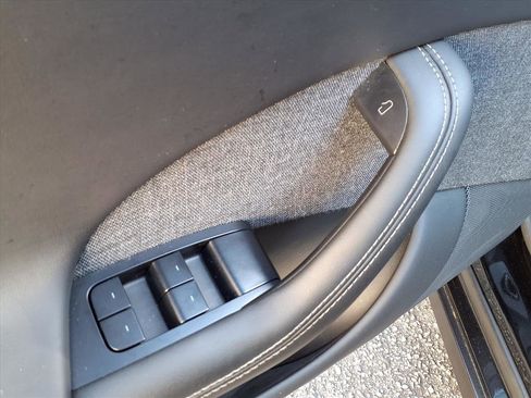 Used 2021 Tesla Model S Plaid image 12