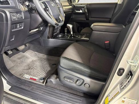 Used 2022 Toyota 4Runner TRD Off-Road AWD/4WD image 9