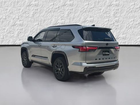 Used 2023 Toyota Sequoia Platinum AWD/4WD image 5