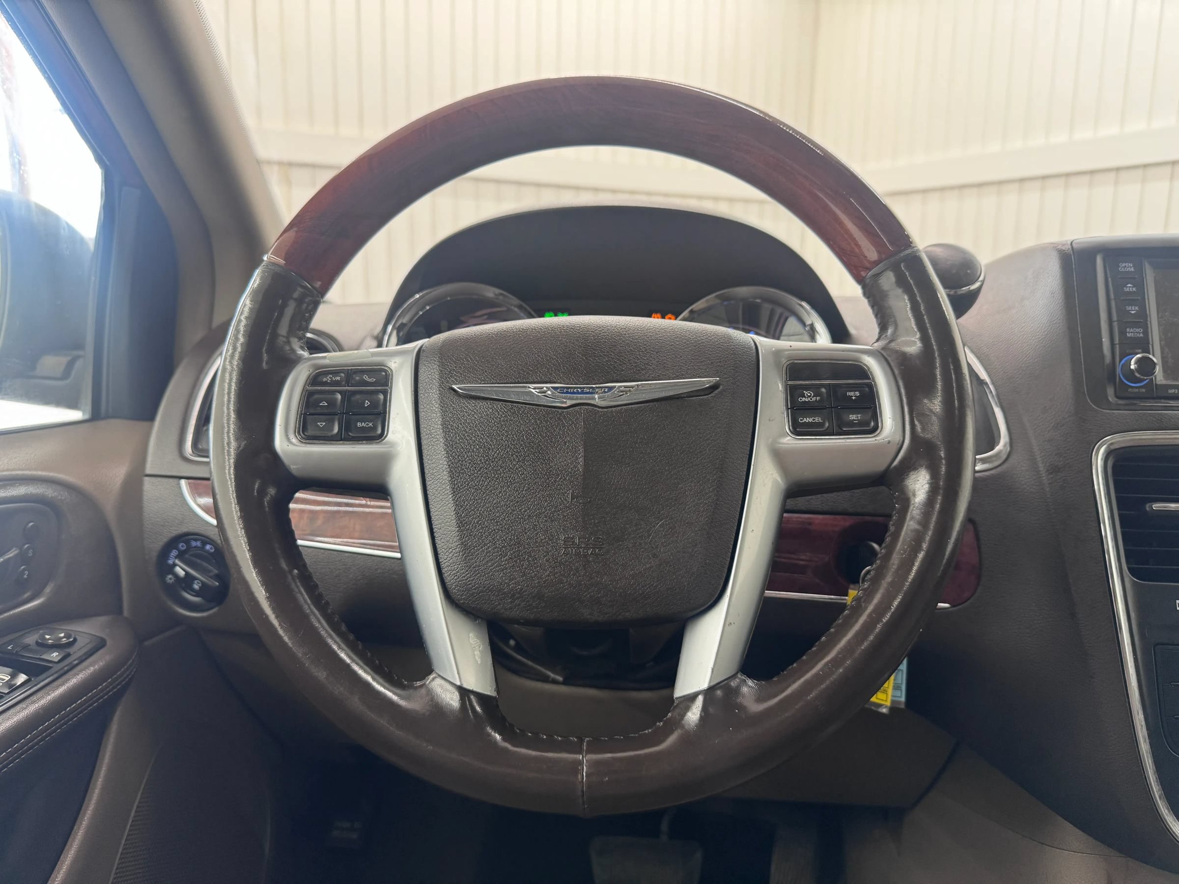Used 2012 Chrysler Town & Country Limited FWD image 20