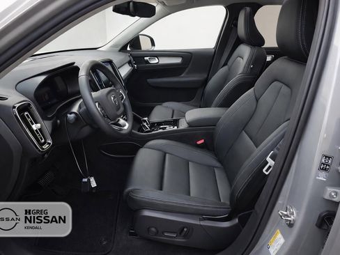 Used 2026 Volvo XC40 B5 Plus AWD/4WD image 7