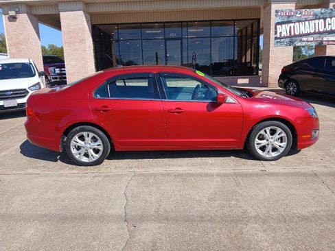 Used 2012 Ford Fusion SE image 2