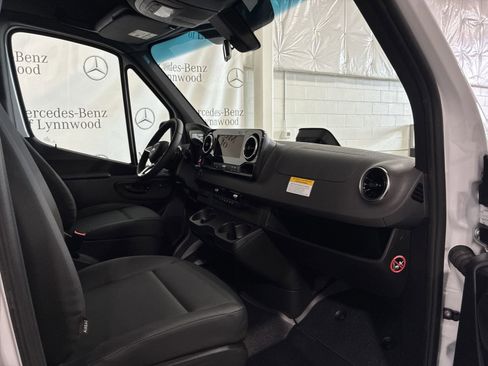 New 2025 Mercedes-Benz Sprinter 2500 image 17
