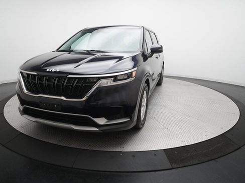 Certified 2024 Kia Carnival LX image 33