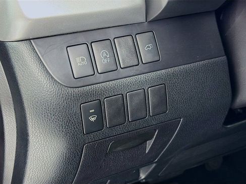 Used 2018 Toyota Highlander Plus AWD/4WD image 10