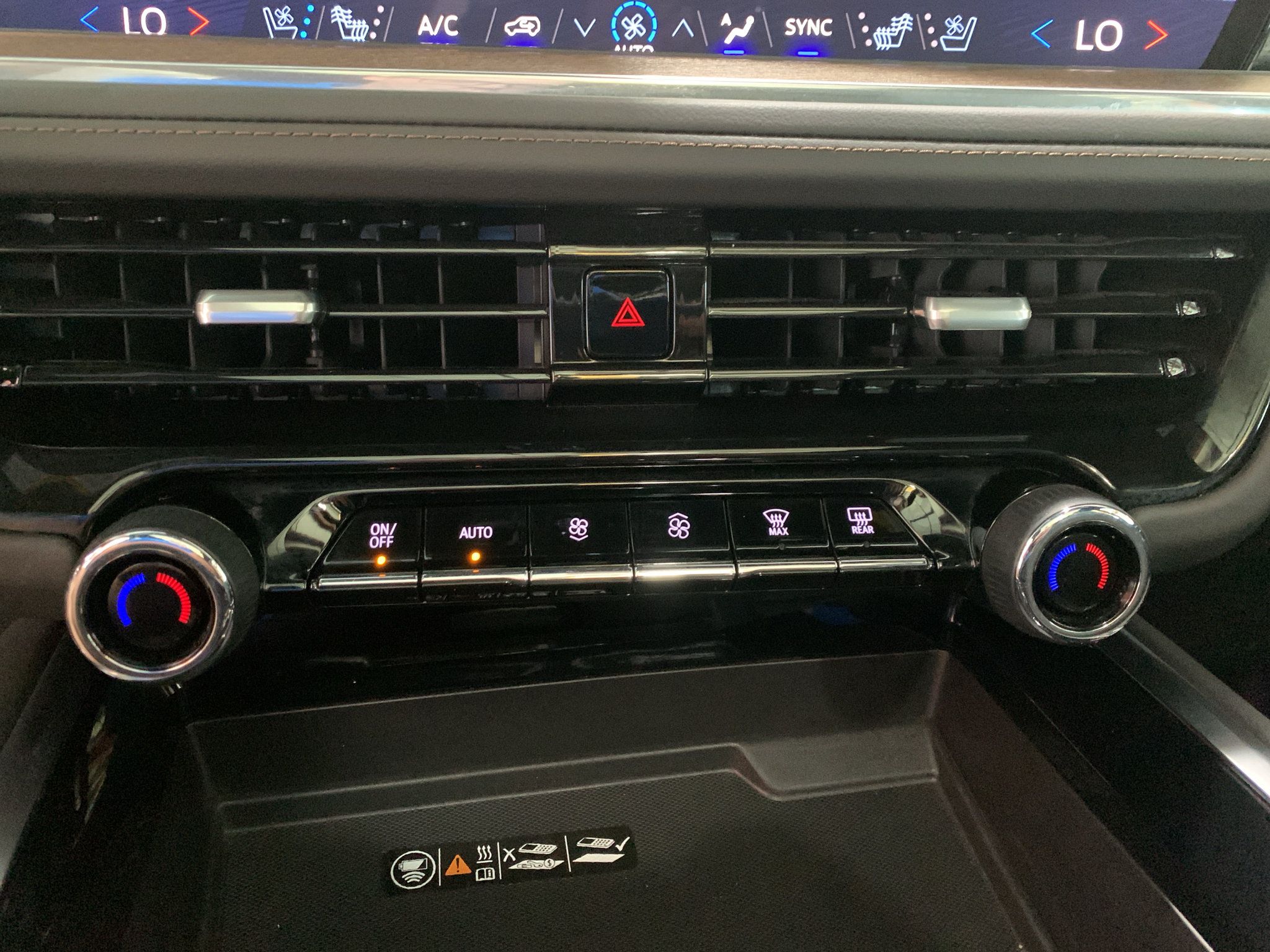 Used 2025 Chevrolet Tahoe High Country AWD/4WD image 29