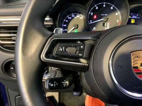 Certified 2024 Porsche Macan image 27