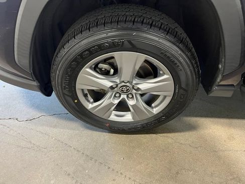 Used 2022 Toyota RAV4 XLE AWD/4WD image 30