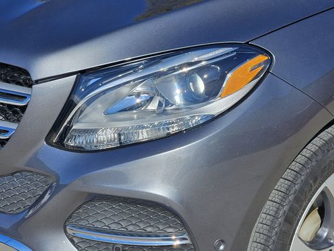 Used 2019 Mercedes-Benz GLE 400 4MATIC image 7