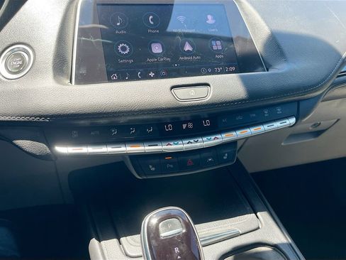 Used 2022 Cadillac XT4 Luxury w/ Cold Weather Package FWD image 15