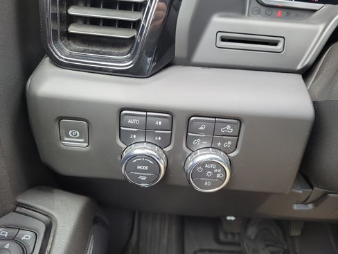 Used 2024 GMC Sierra 3500 AT4 w/ AT4 Preferred Package AWD/4WD image 30