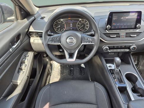 Certified 2022 Nissan Altima 2.5 SV FWD image 13