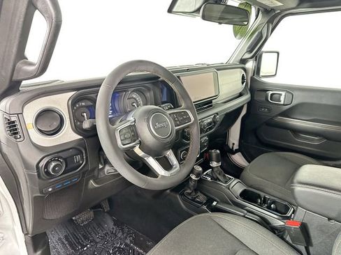 Used 2024 Jeep Wrangler Unlimited Sahara AWD/4WD image 10