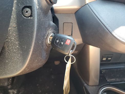 Used 2018 Toyota RAV4 LE FWD image 22